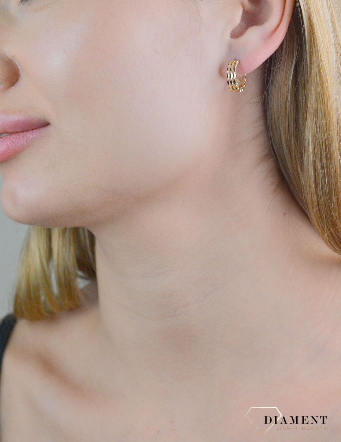 Kolczyki złote kółeczka próba 375, KL 10927 375, Stylowe kolczyki wykonane z wysokiej jakości złota próby 375. Kolczyki mają okrągły kształt. Kolczyki to ponadczasowa biżuteria, która pasuje do każdego rodzaju stylizacji. Dzięki tak wy.jpg